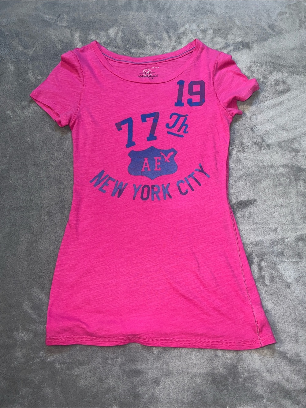 American Eagle Outfitters Hot Pink Short Sleeve Graphic Tee